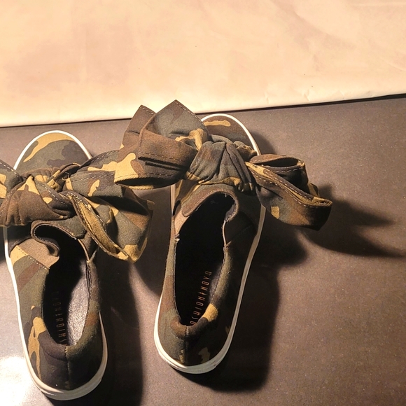 Cape Robin camo canvas shoes with big bows - Picture 2 of 7